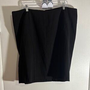 Monroe & Main Black Knee-Length Pencil Skirt